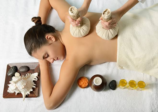Potli Massage Therapy How It Works and How It Can Help Veda5 Naturals 1